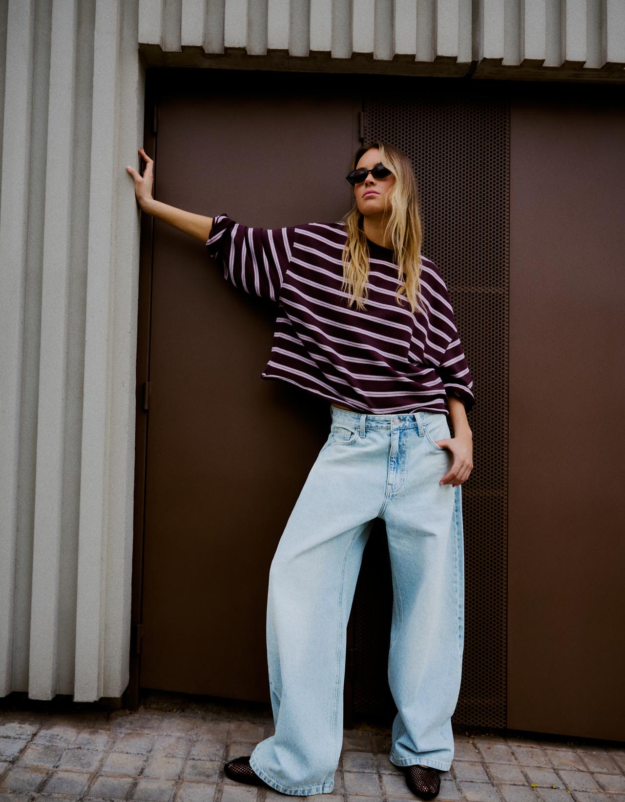Barrel jeans with back buckle — Light blue