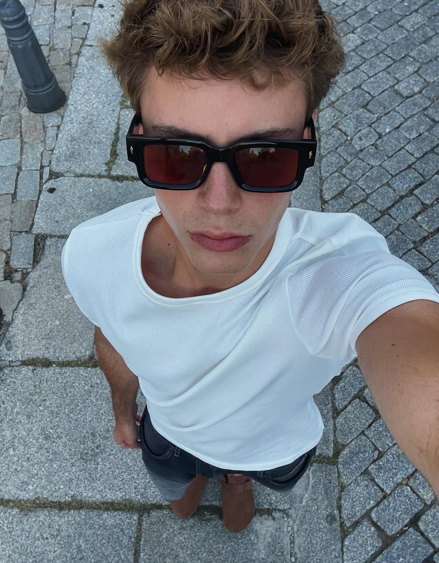 Bershka sześciokątne okulary przeciwsłoneczne czarny