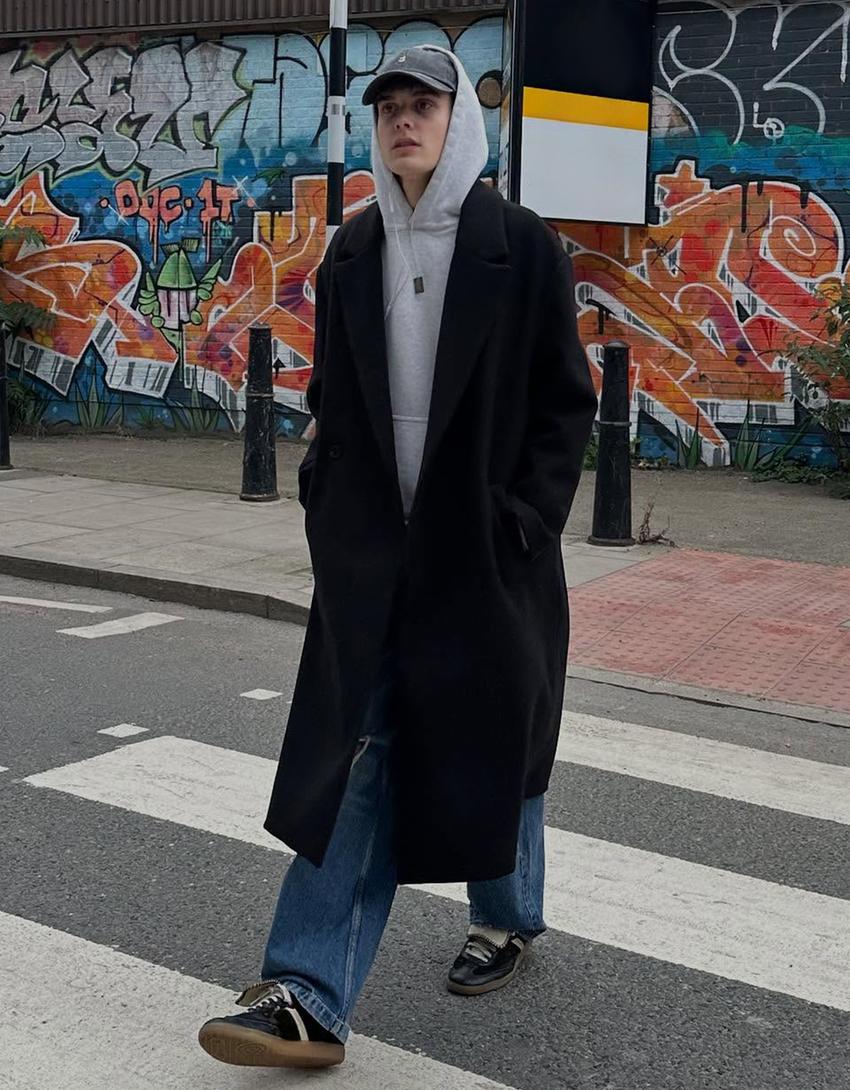 Long felt texture coat-Black
