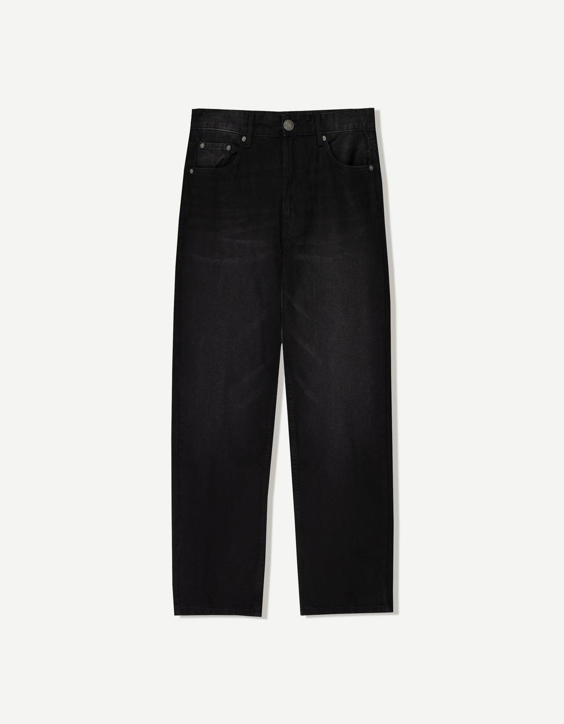 بنطال جينز بقصة مستقيمة