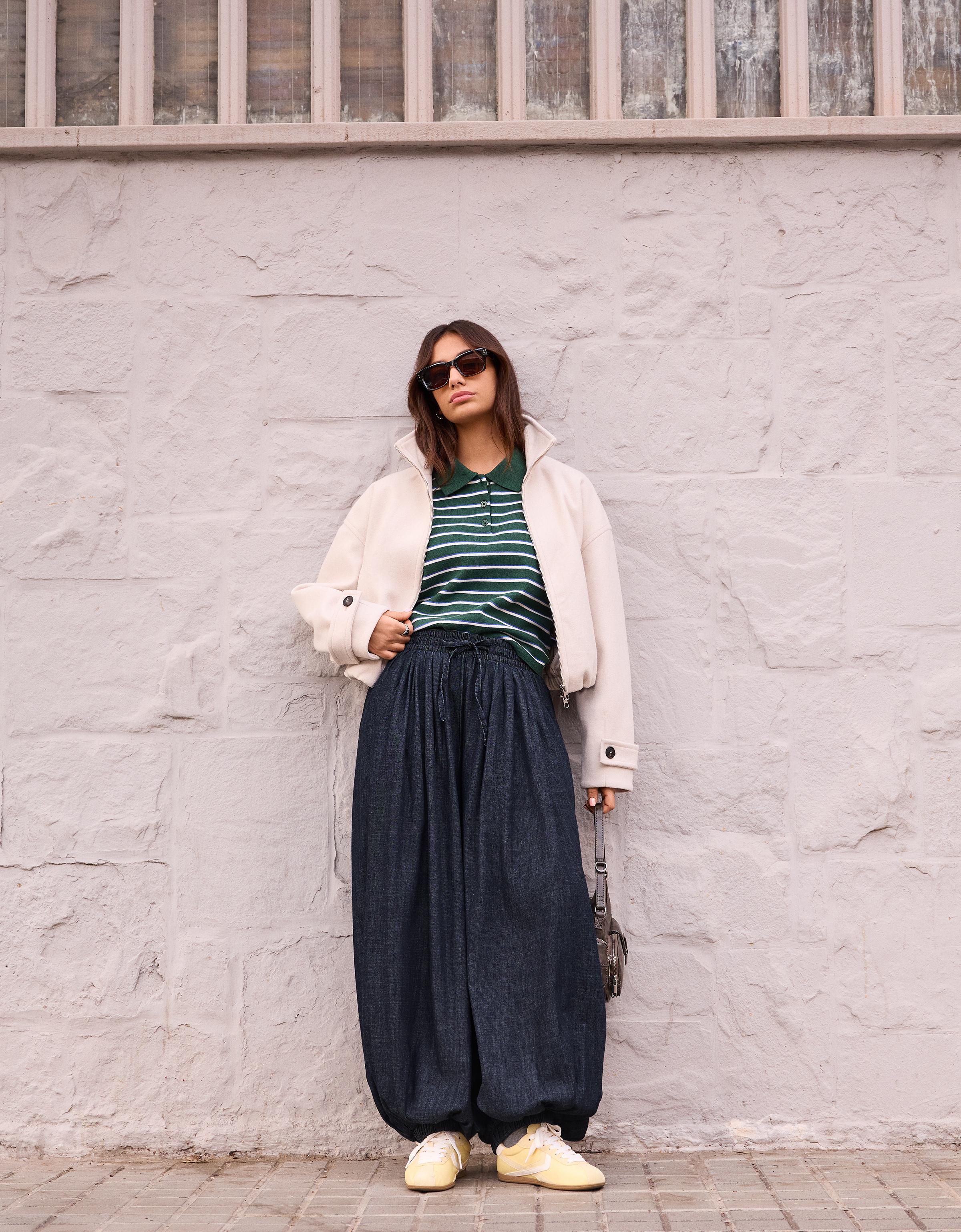 Bershka Globo Jeans Mit Tiefer Bundhöhe Damen S Marinenblau