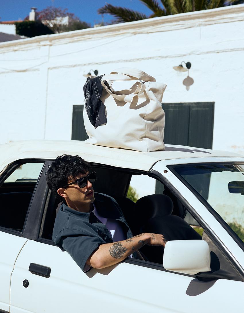 Camisa de manga curta Boxy fit com remendo-Marinho