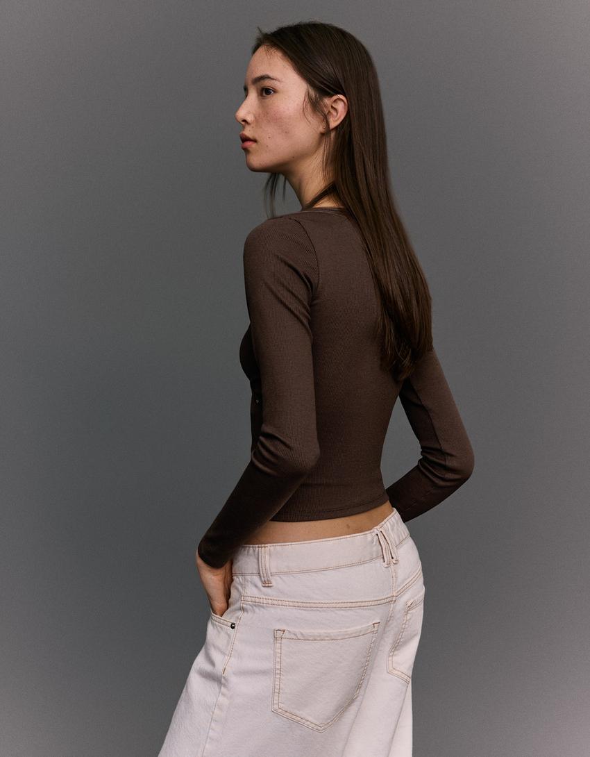 Samarreta màniga llarga tatxes-Marró