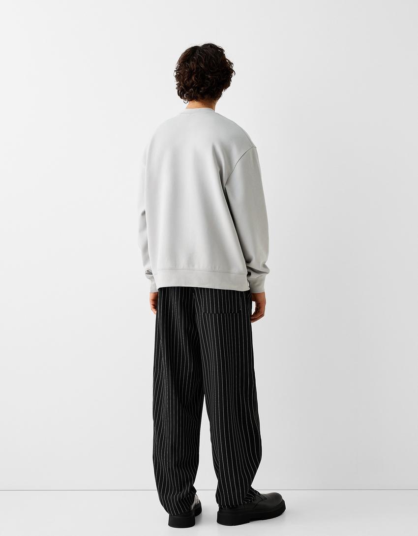 سويت شيرت بطبعة وياقة دائرية-رمادي-1