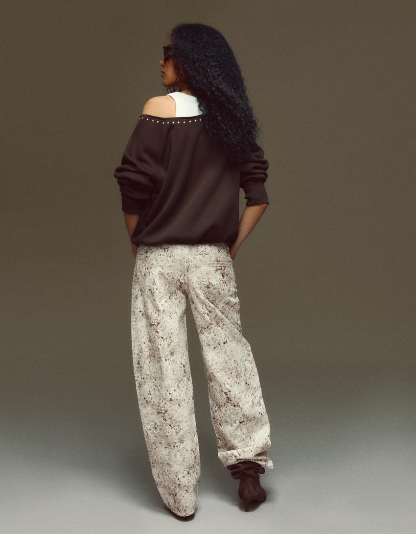 Low-rise baggy jeans with a textured print-Cream