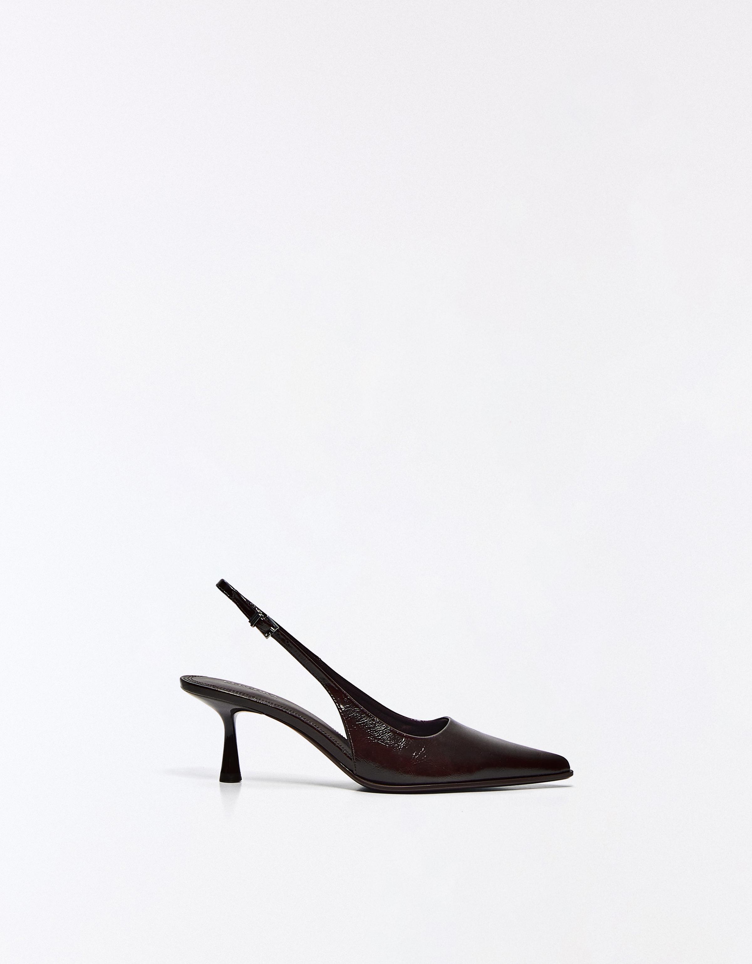 HEELED SHOES WITH BUCKLE DETAIL — Brown