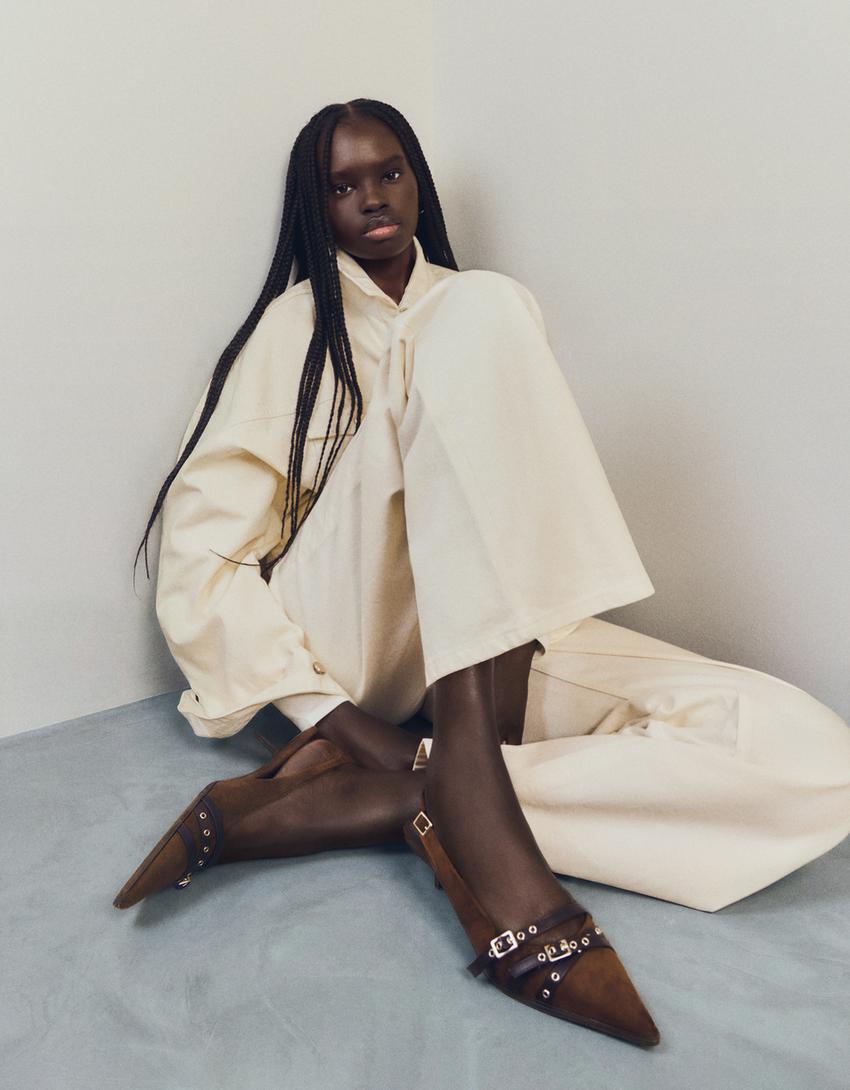 Γόβες kitten heel εξώφτερνες με αγκράφες-Καφέ