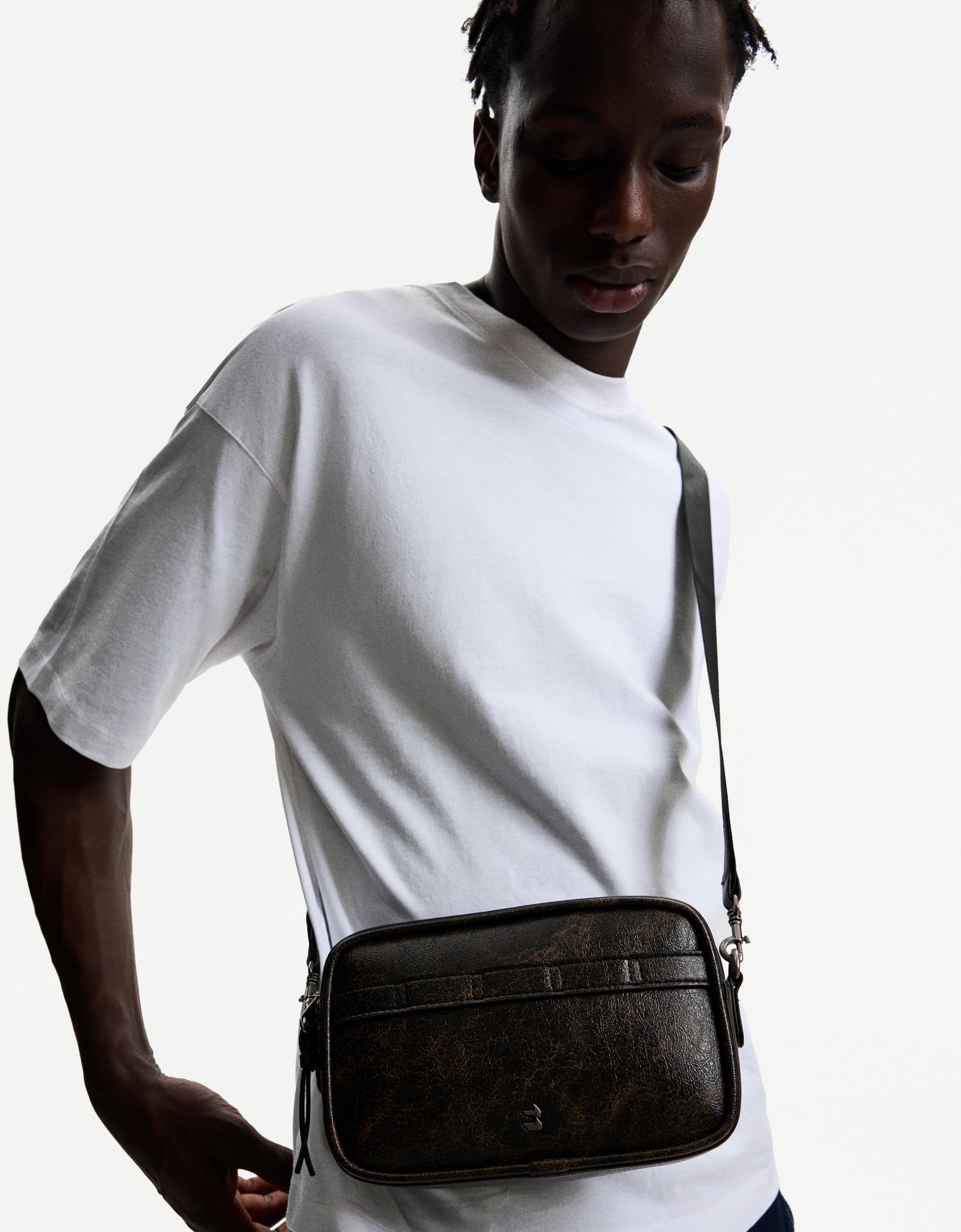 Bershka Crossbody-Tasche Im Used-Look Herren Braun