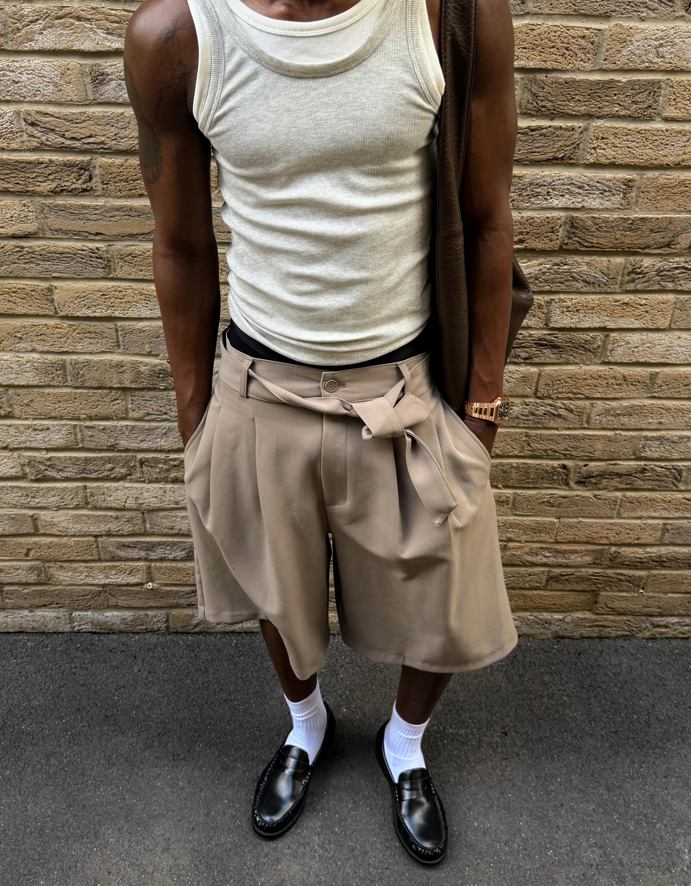 Wide-leg Bermuda shorts with belt — Sand