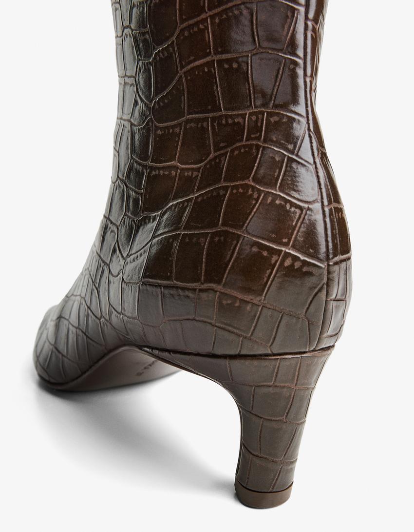 High-heel ankle boots with pointed toe-Κоричневый