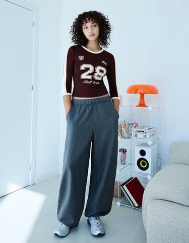 Mid-sleeved printed V-neck T-shirt — Burgundy 3