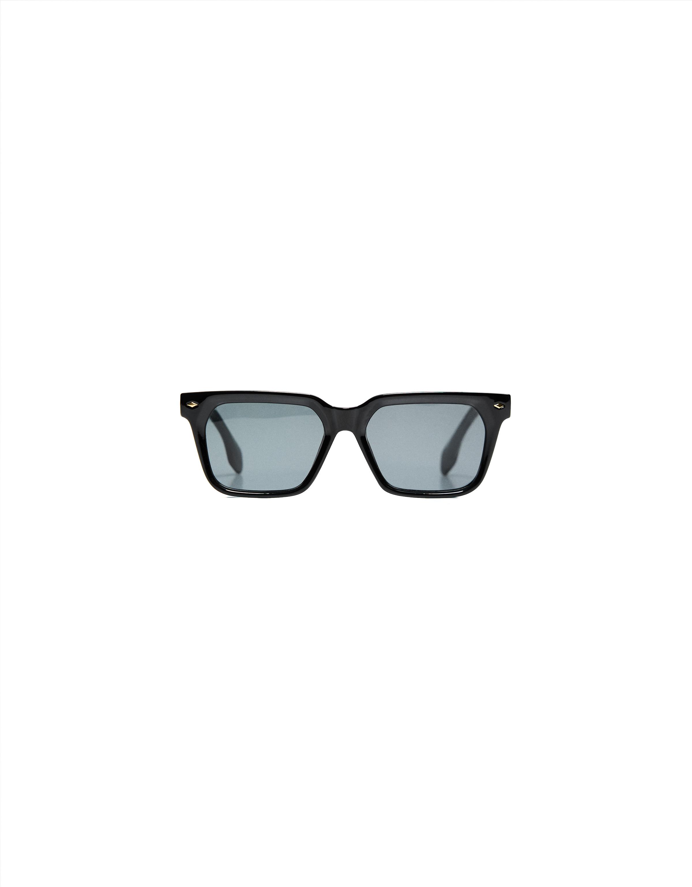 Plastic sunglasses — Black