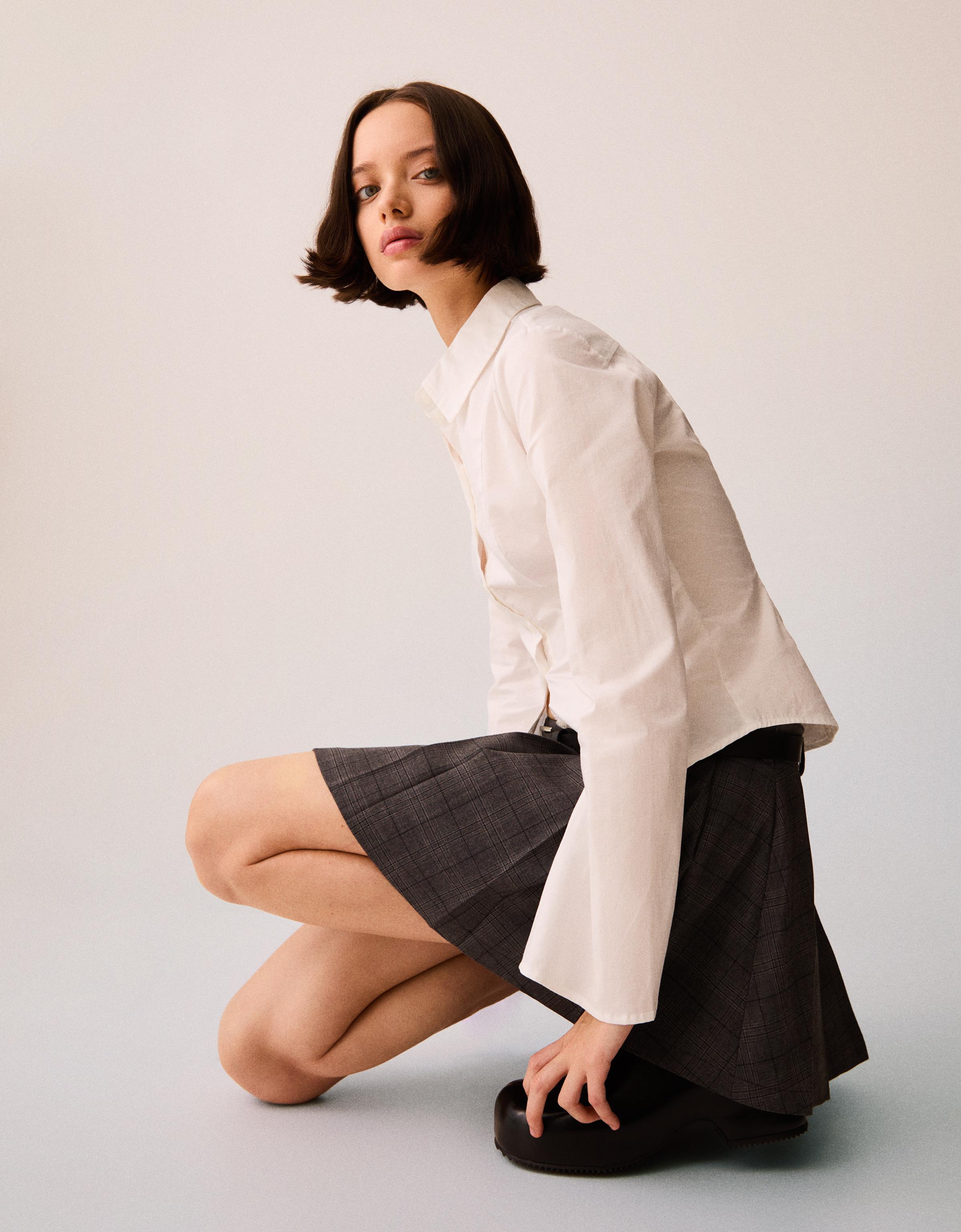 Çan kollu vücuda oturan gömlek - Görsel 25