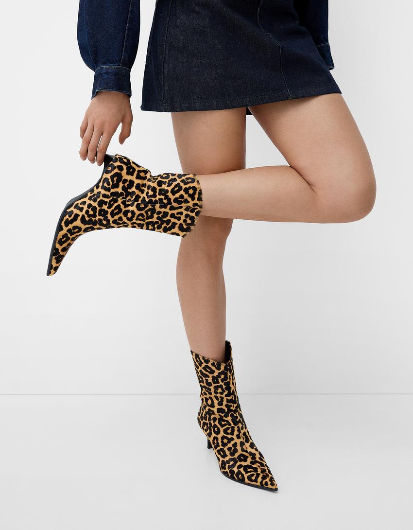 Leopard print LEATHER ankle boots - Women | Bershka