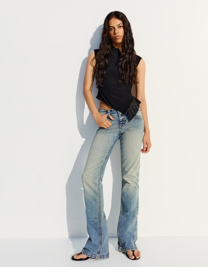Bootcut-Jeans mit tiefem Bund-Ausgewaschenes Blau