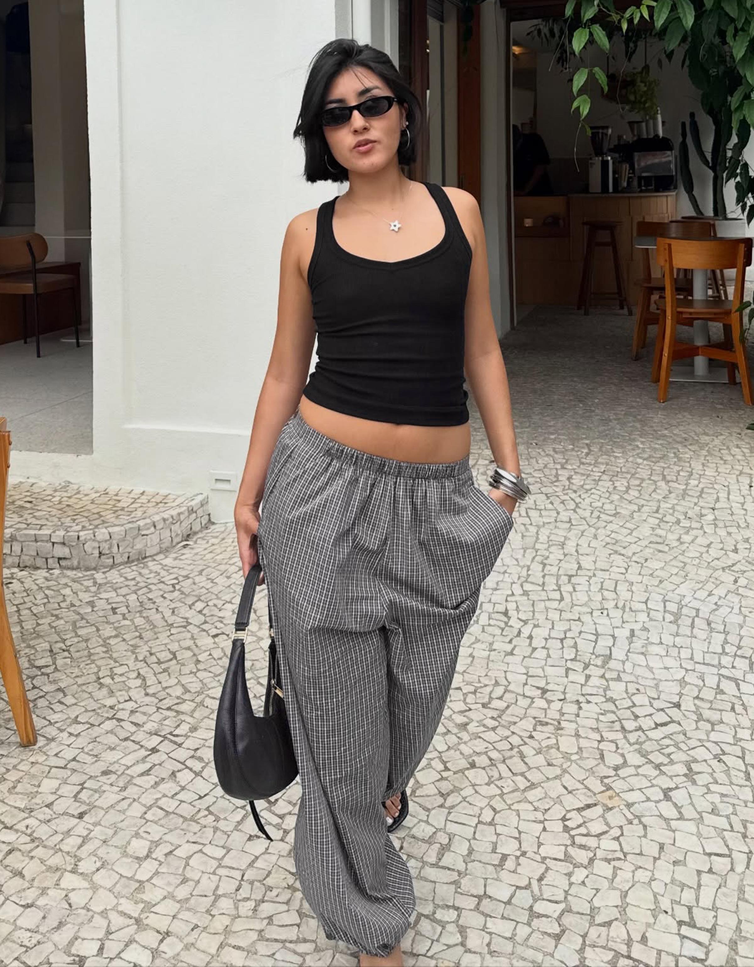 V-neck strappy vest top — Black