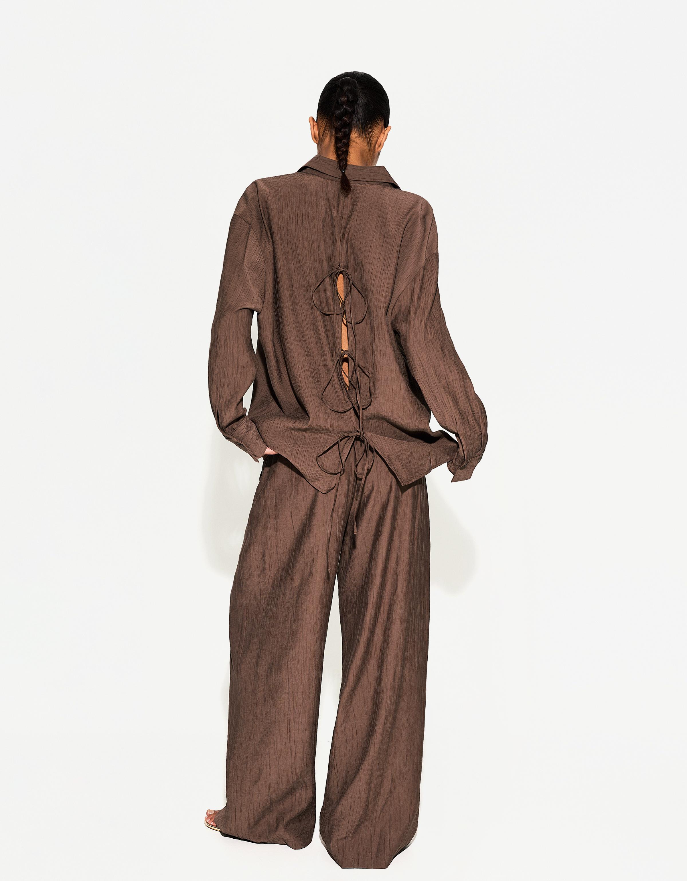 Flowing wide-leg textured trousers with drawstring — Brown