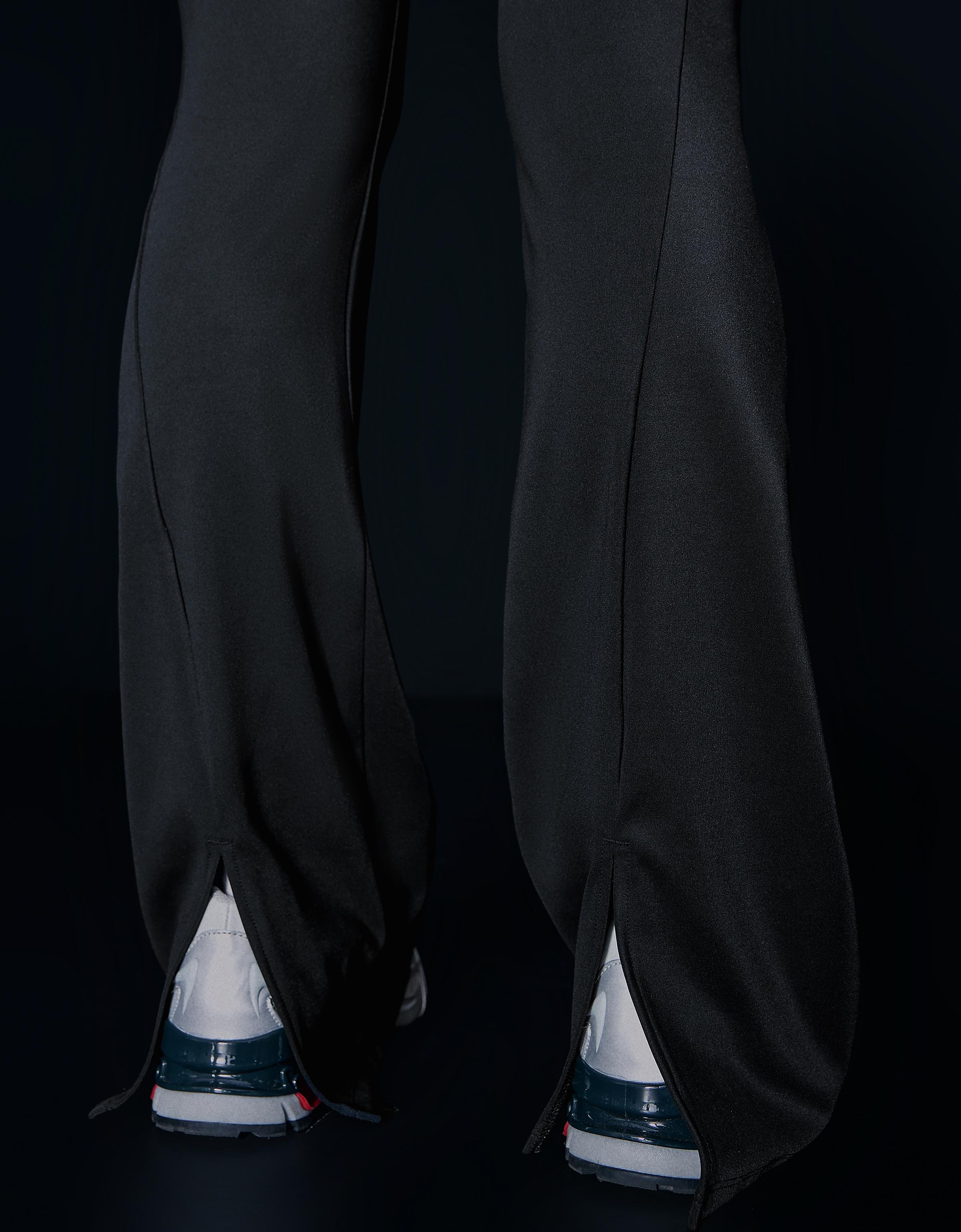 Bershka Nefes Alabilir & Hızlı Kuruyan teknik kumaşlı flare fit pantolon görsel 8