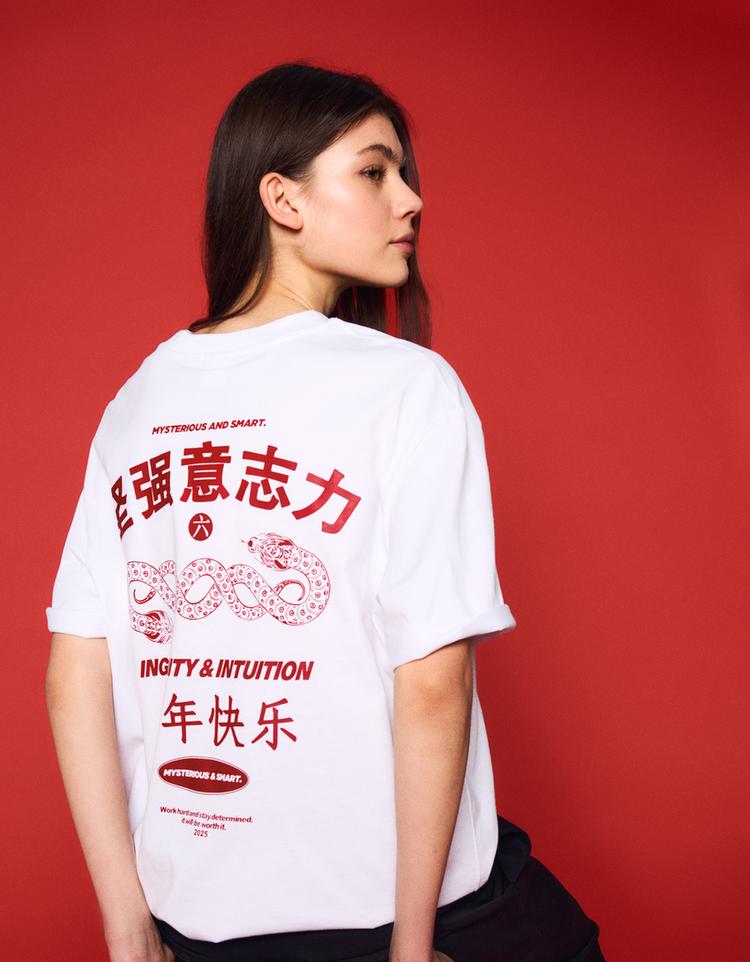 Desenli kısa kollu t-shirt