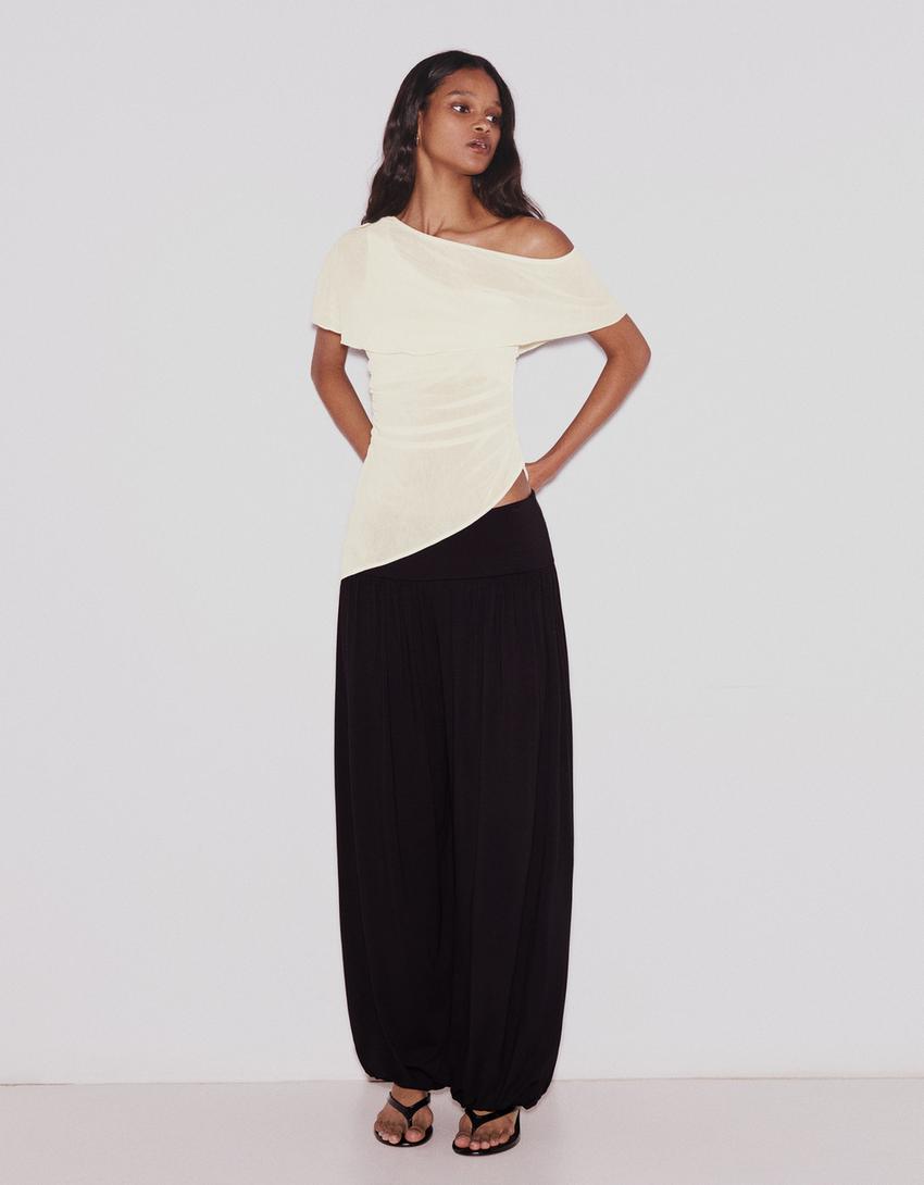 Asymmetrisches Top mit Cape-Rohweiß