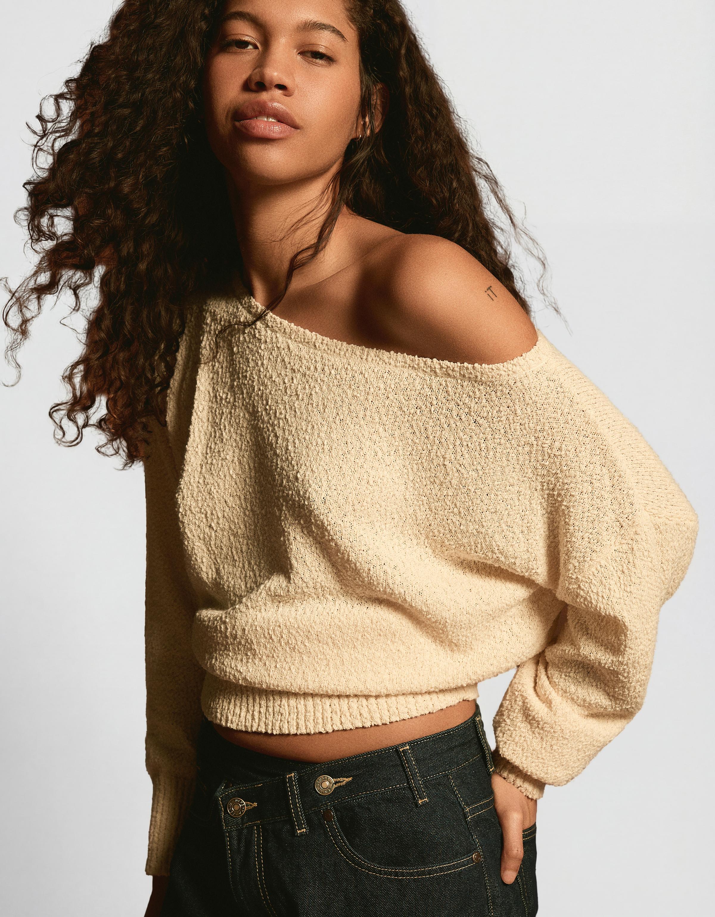 Asymmetric neck jumper