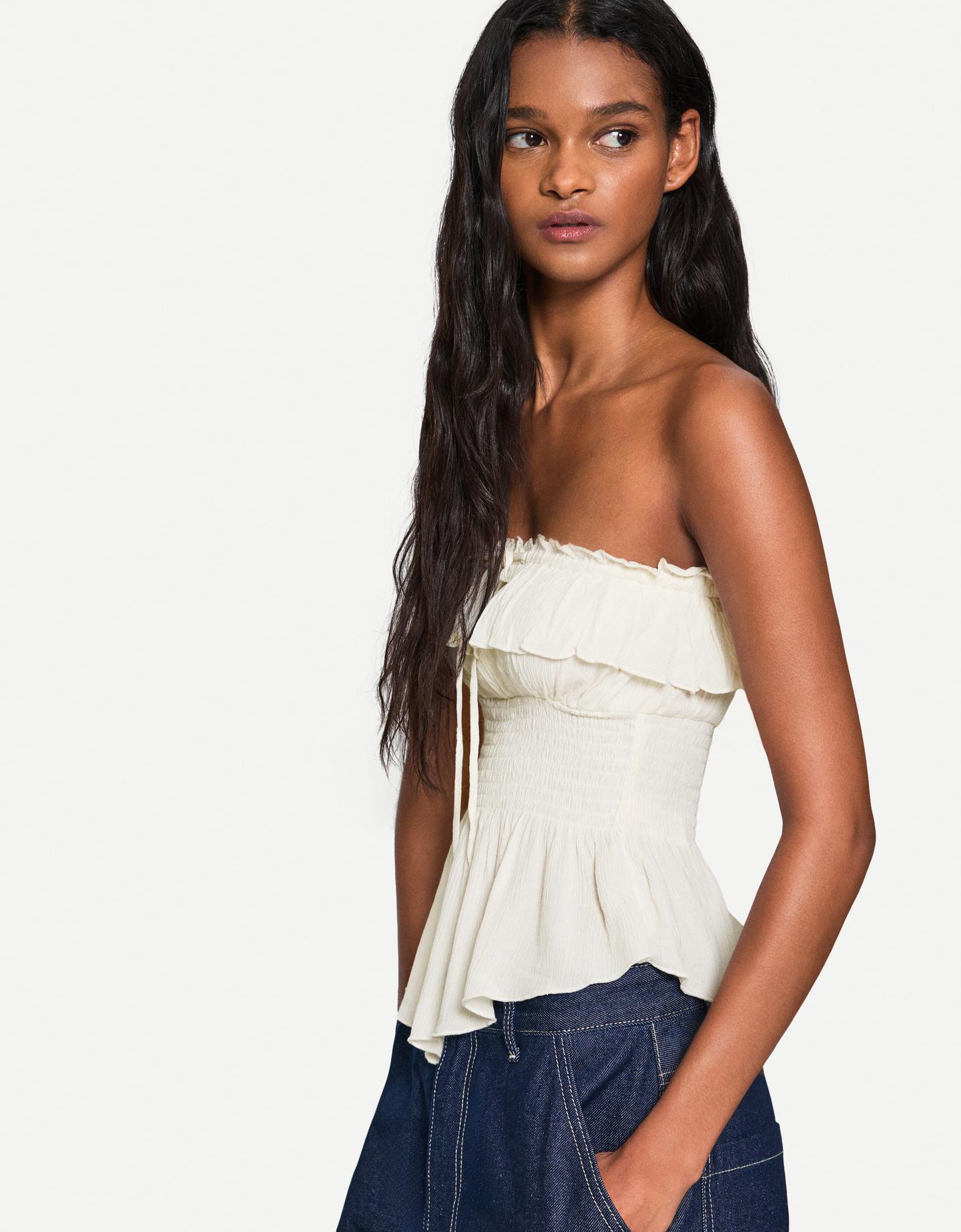 Bershka top bandeau z fakturą i falbaną beżowy