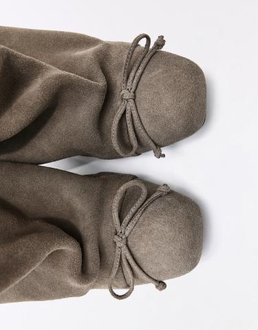Leather flat ankle boots with wide shaft and studs — TAUPE 5