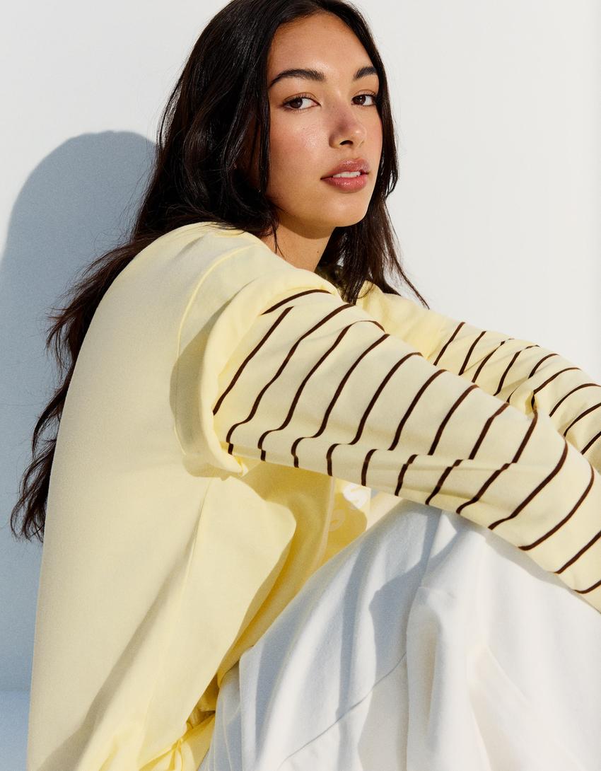 Oversize-T-Shirt mit doppeltem Ärmel und Print-Gelb