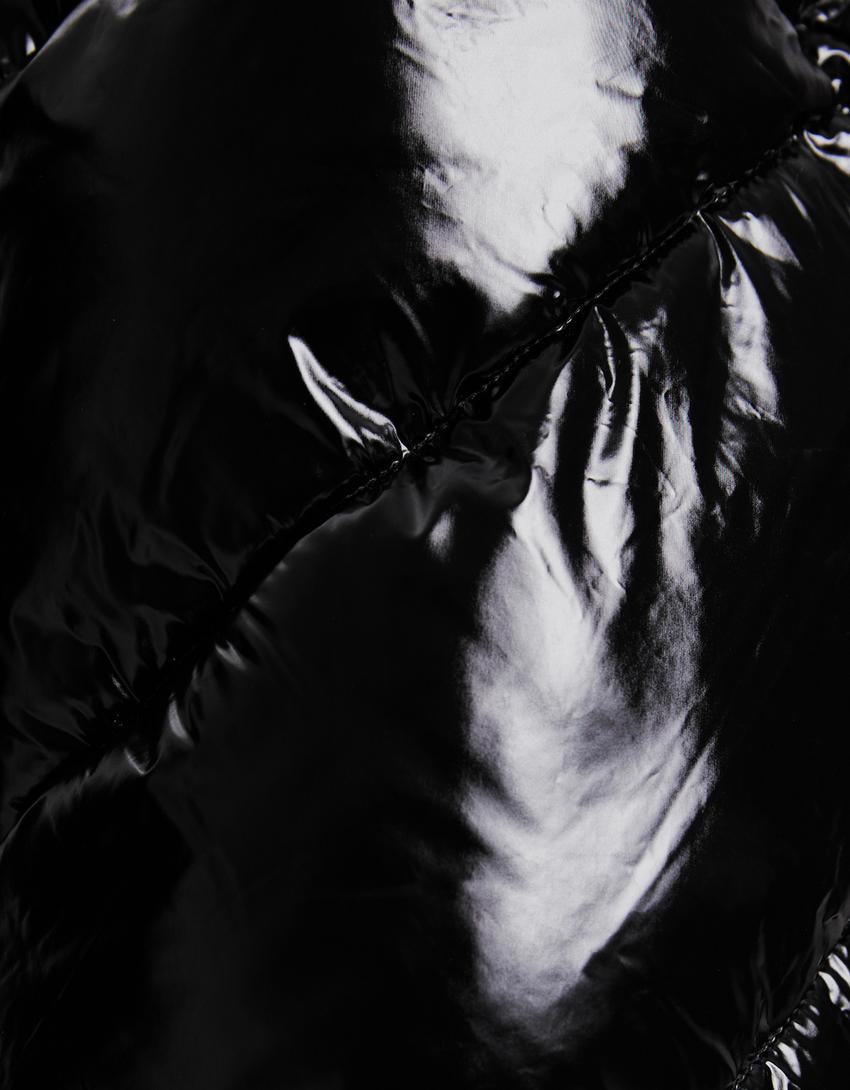 جاكيت منفوخ بمظهر بودي فينيل-أسود-5