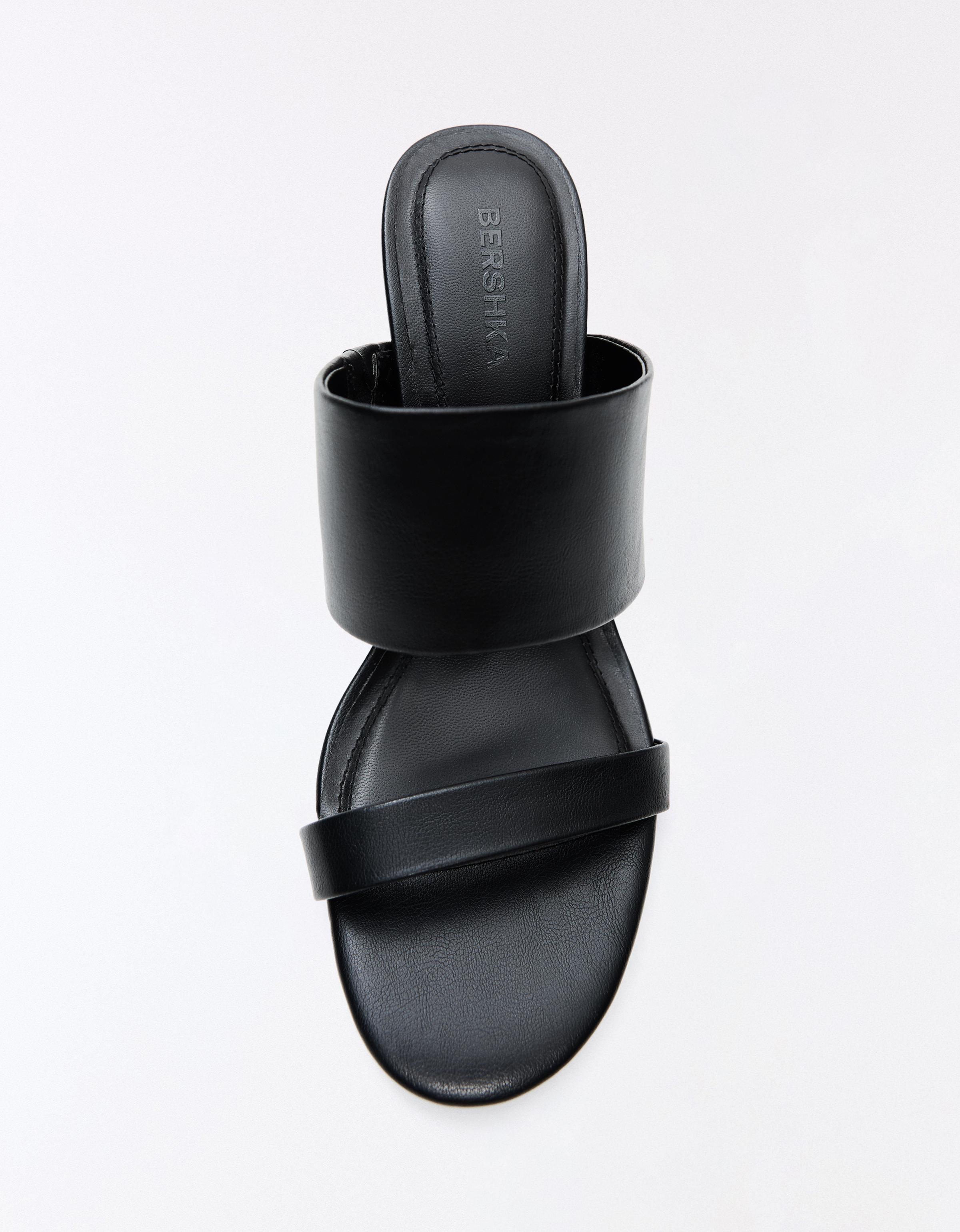 MULE HEELED SANDALS — BLACK