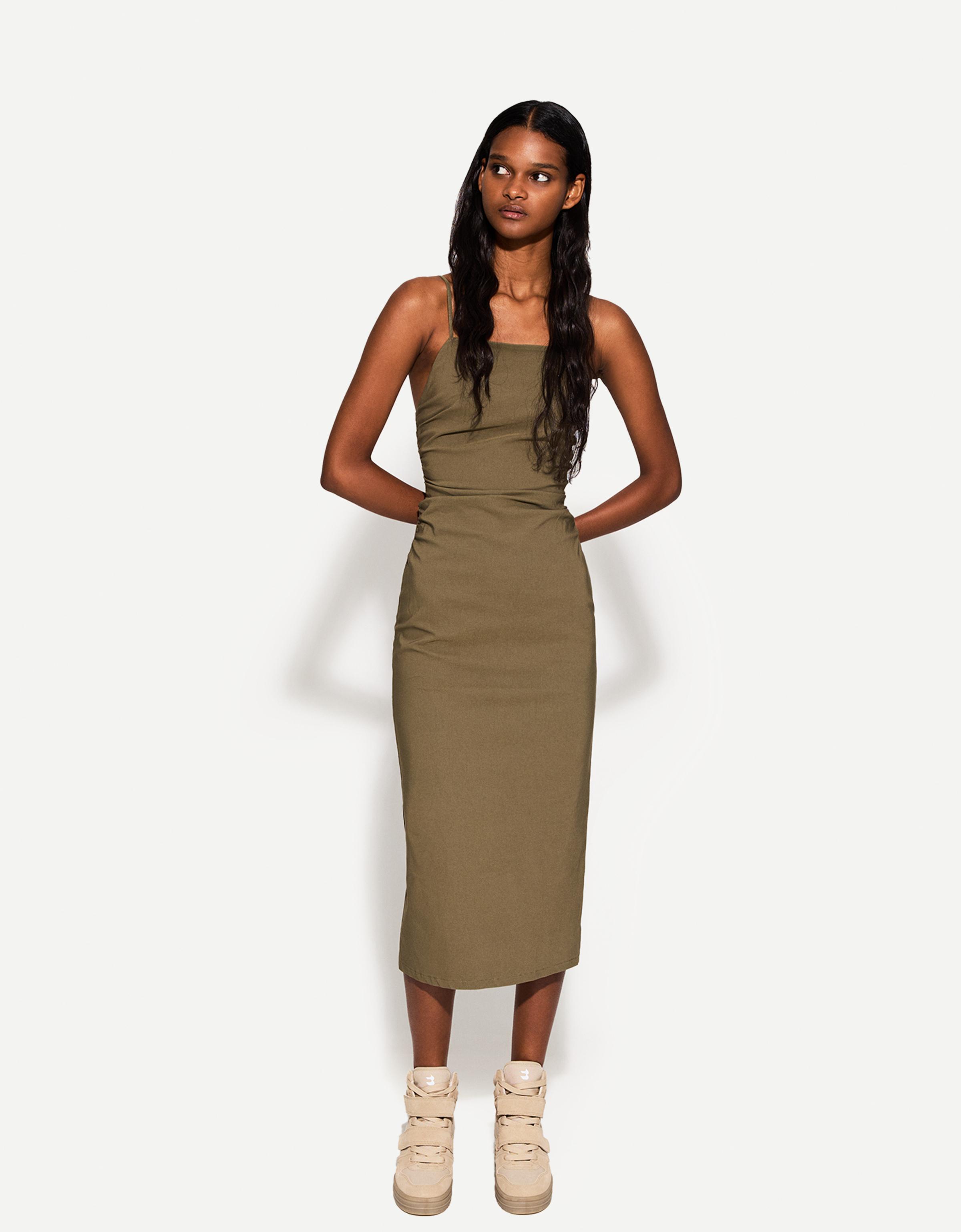 Bershka Midikleid Aus Bengaline Mit Raffungen Damen S Khaki