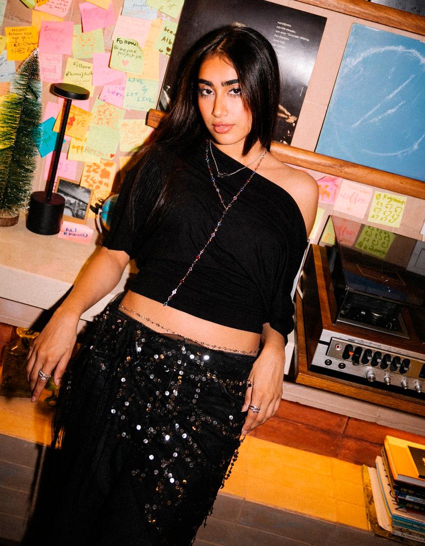 Maglietta asimmetrica a maniche corte-Nero