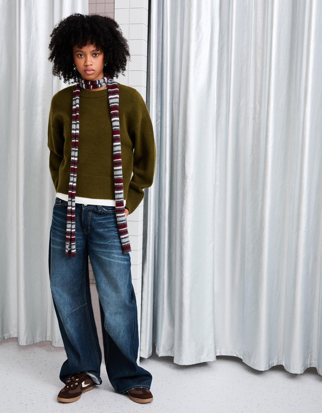 Oversize sweater with ribbed hem