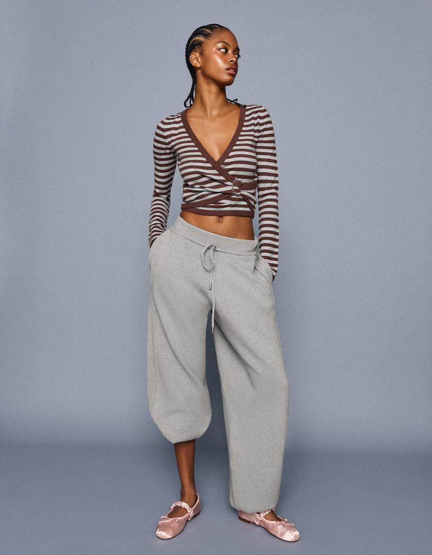 Buckle V-neck sweater-Brown