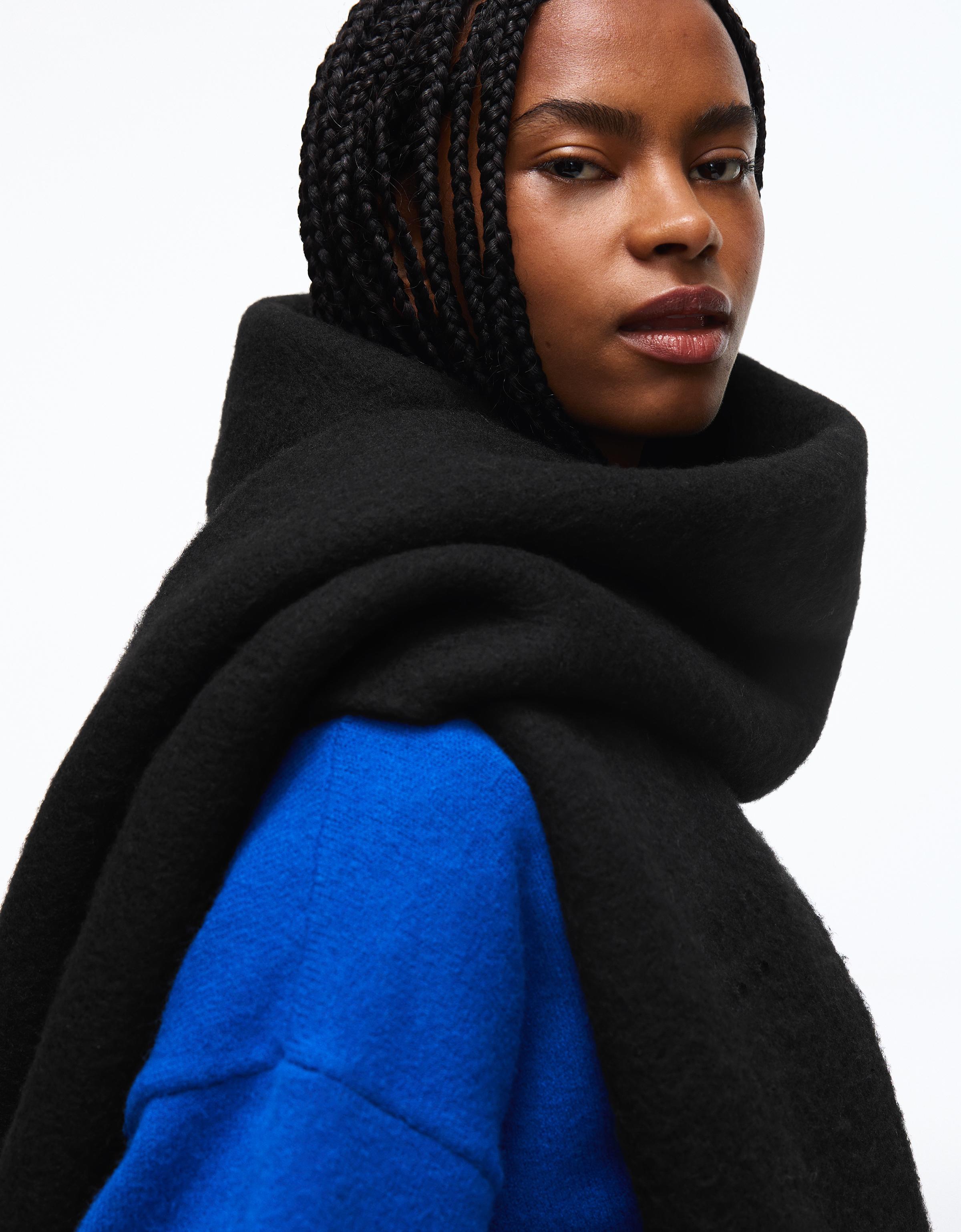 Chunky fringed scarf — Black