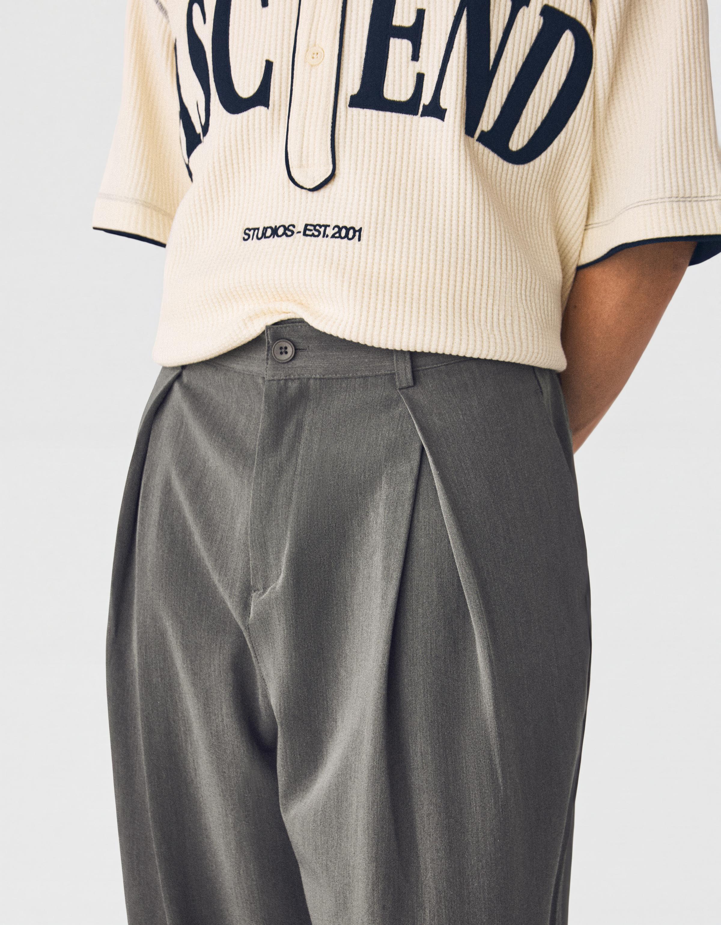 Pleated baggy trousers — Grey