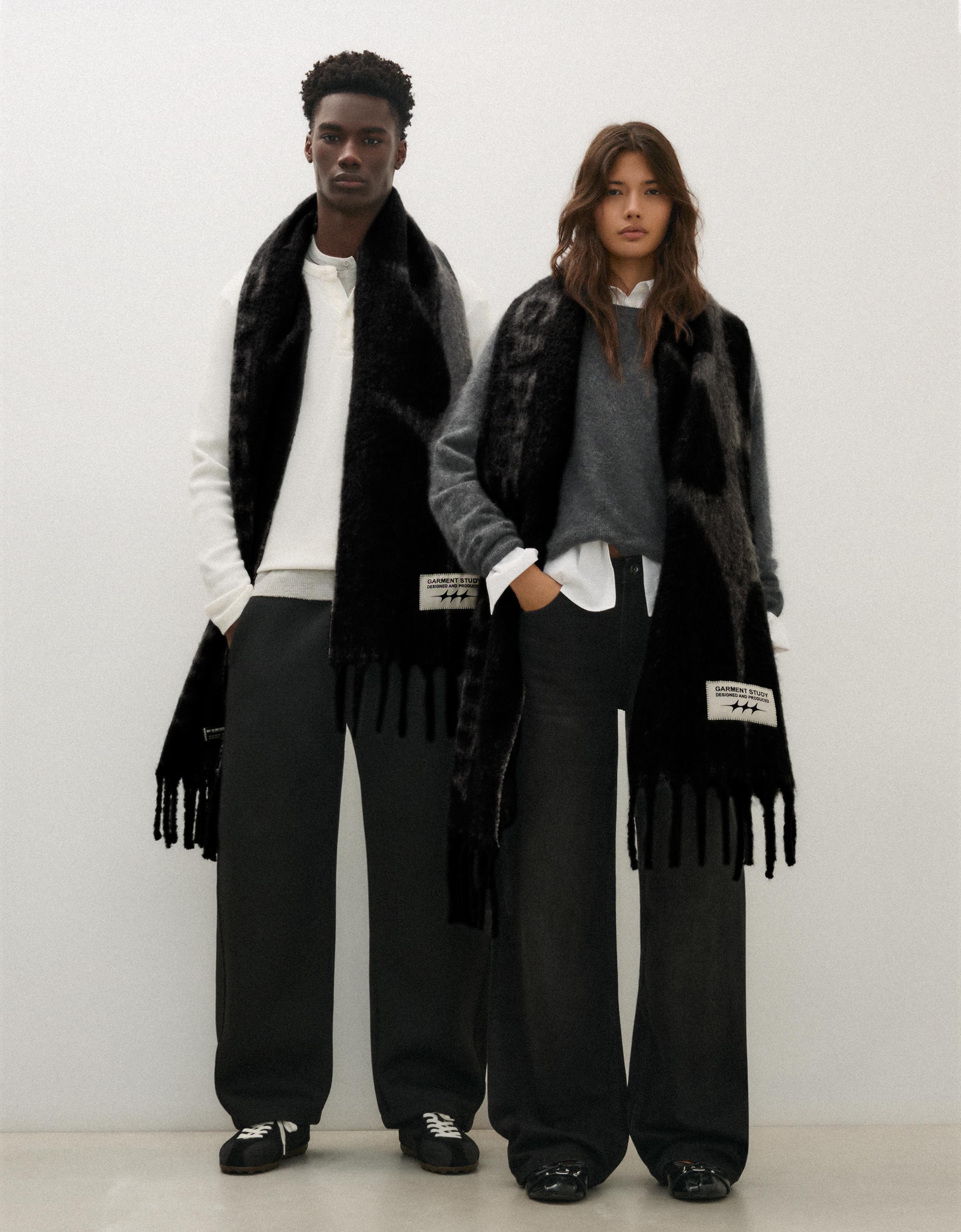Bershka Szalik W Gwiazdy Mężczyzna Szary