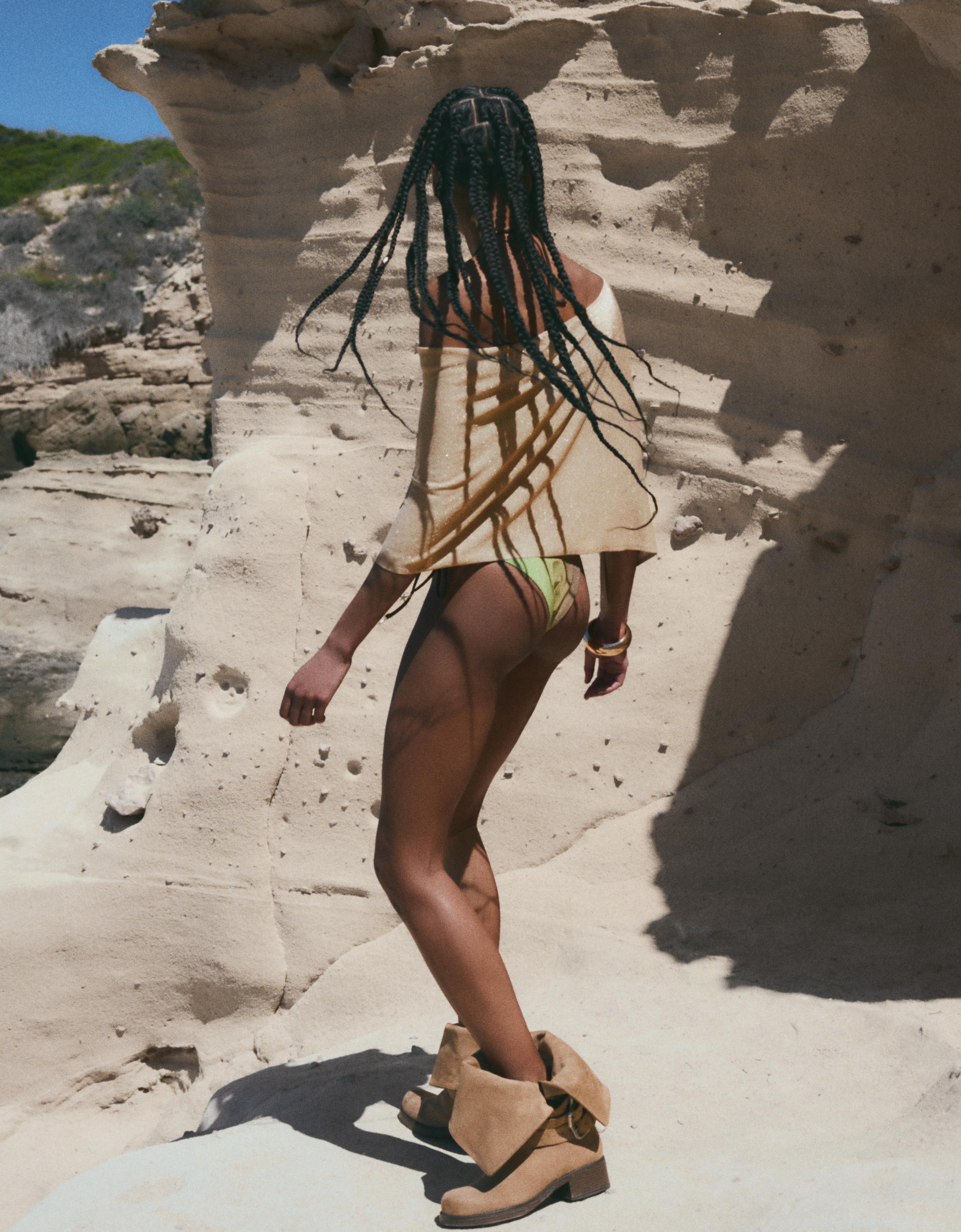 Asymmetric metallic thread cape — Sand