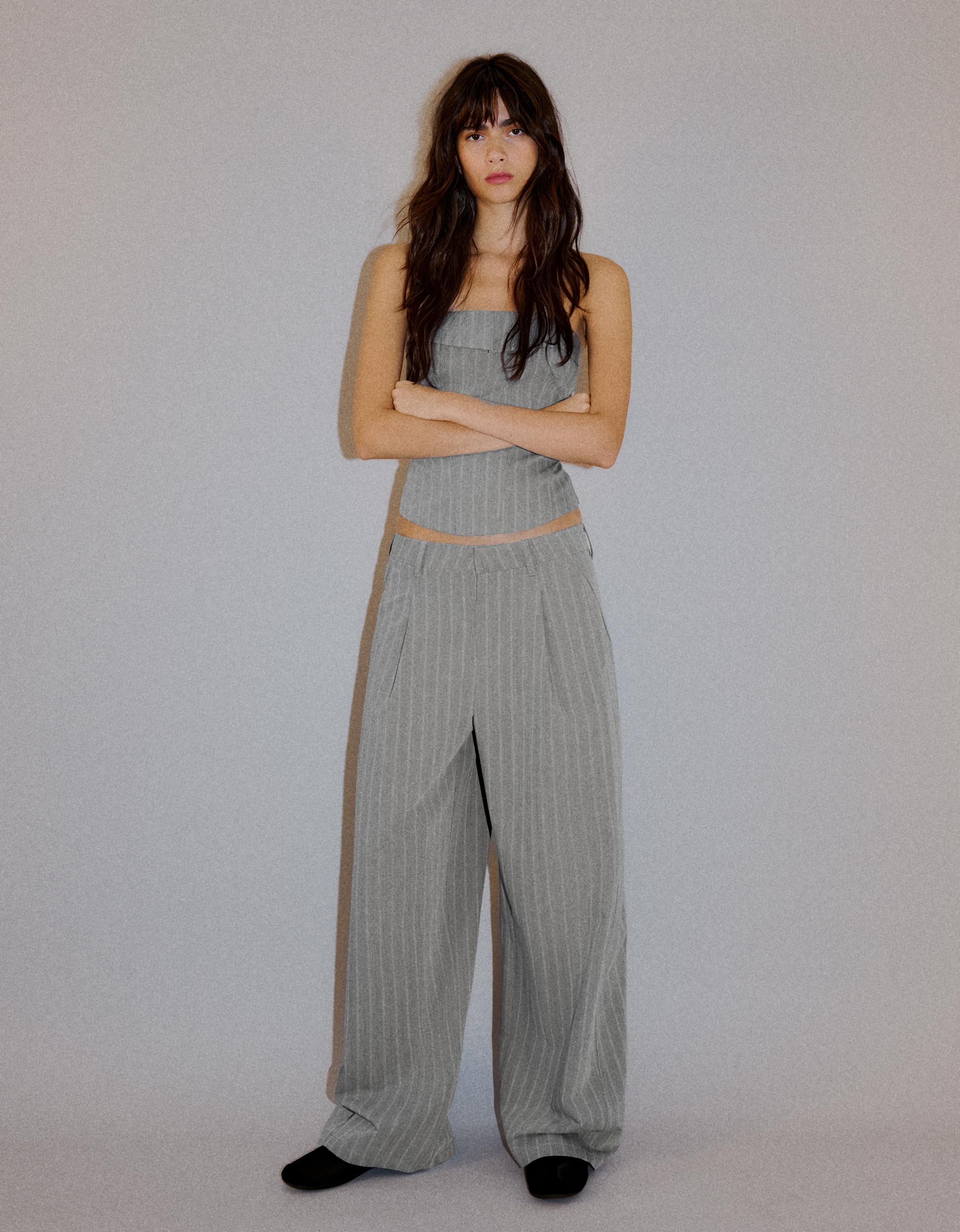 Striped pleated trousers — Grey