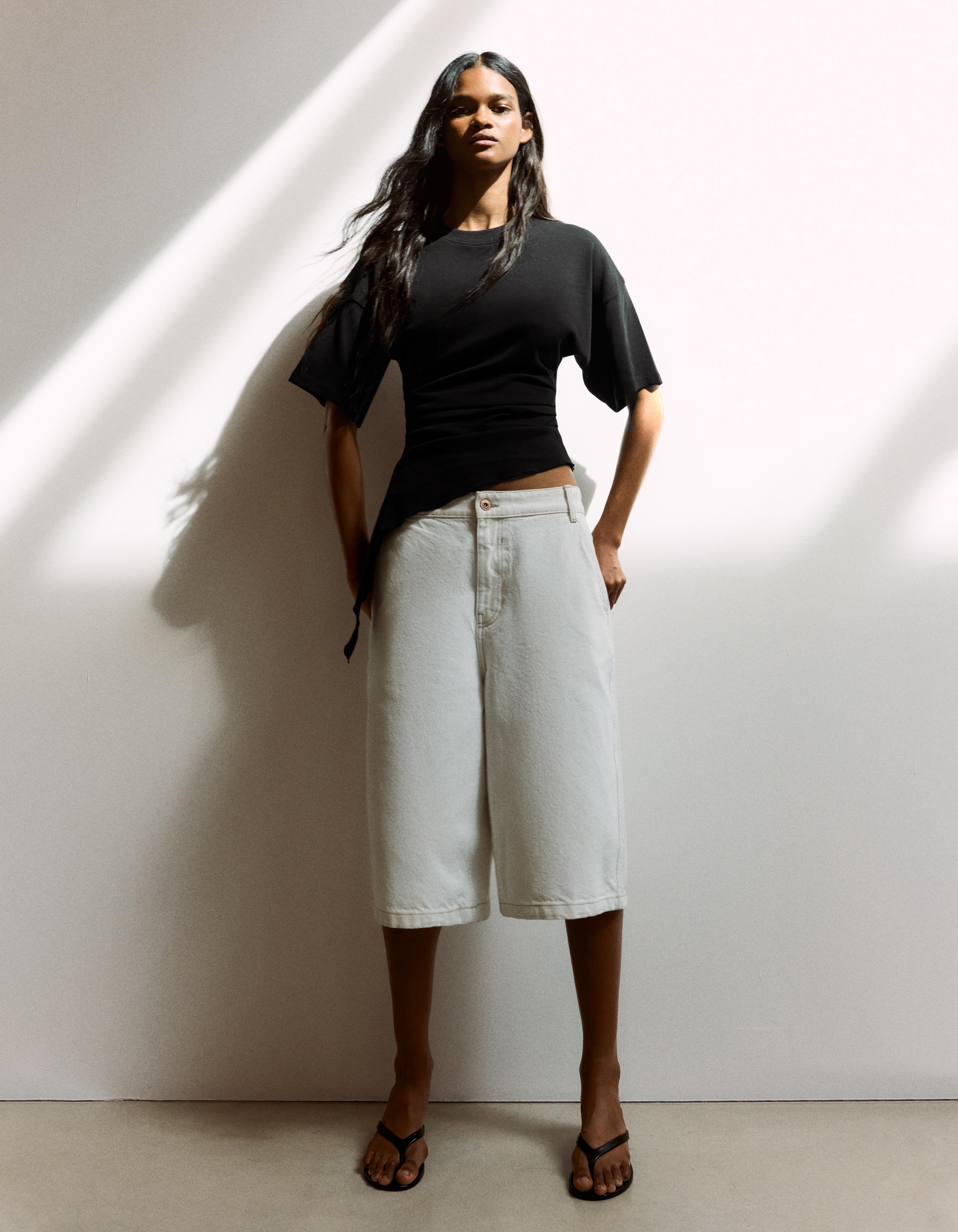 Short sleeve gathered T-shirt — Black