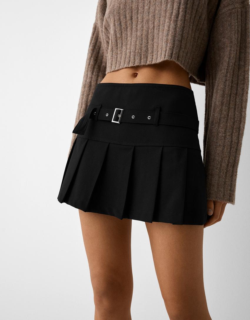 تنورة قصيرة بكسرات وقصة محبوكة وحزام-أسود-3