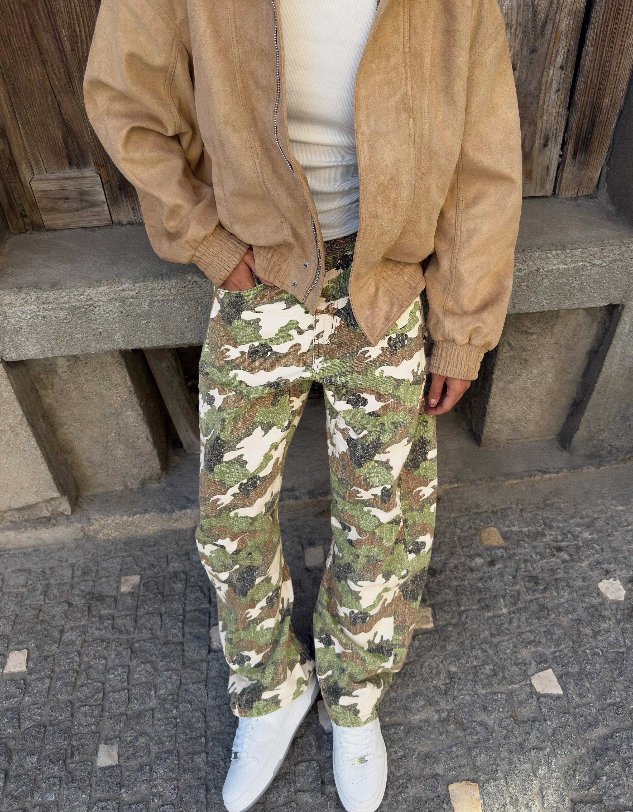 Bershka Kıvrımlı baskılı jean görsel 7