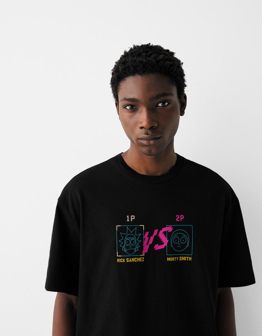 تيشرت بطبعة ريك ومورتي وقصّة مربعة وأكمام قصيرة-أسود-2