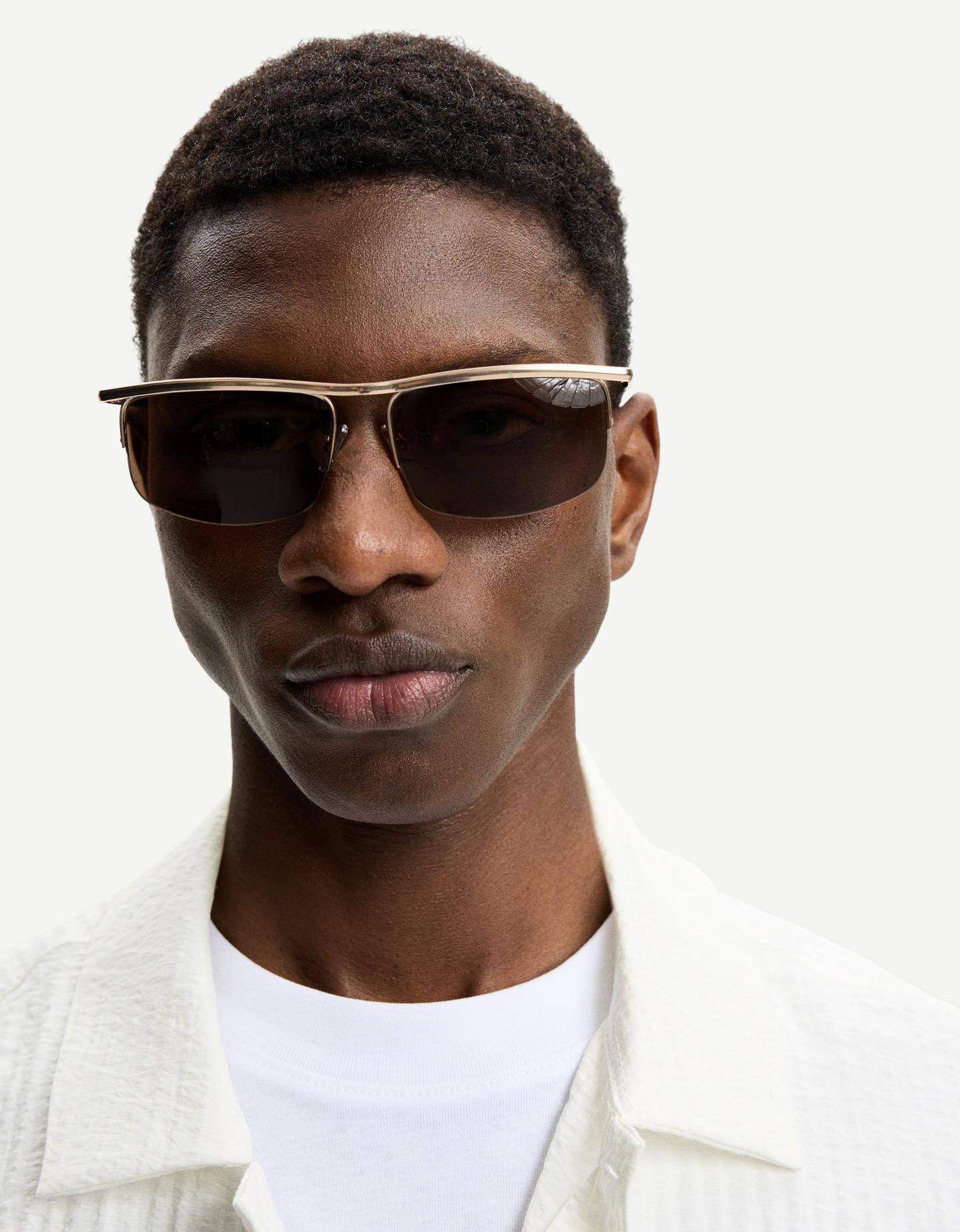 Bershka metaliczne okulary przeciwsłoneczne brązowy