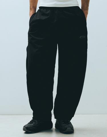 Technical barrel trousers — Black 3