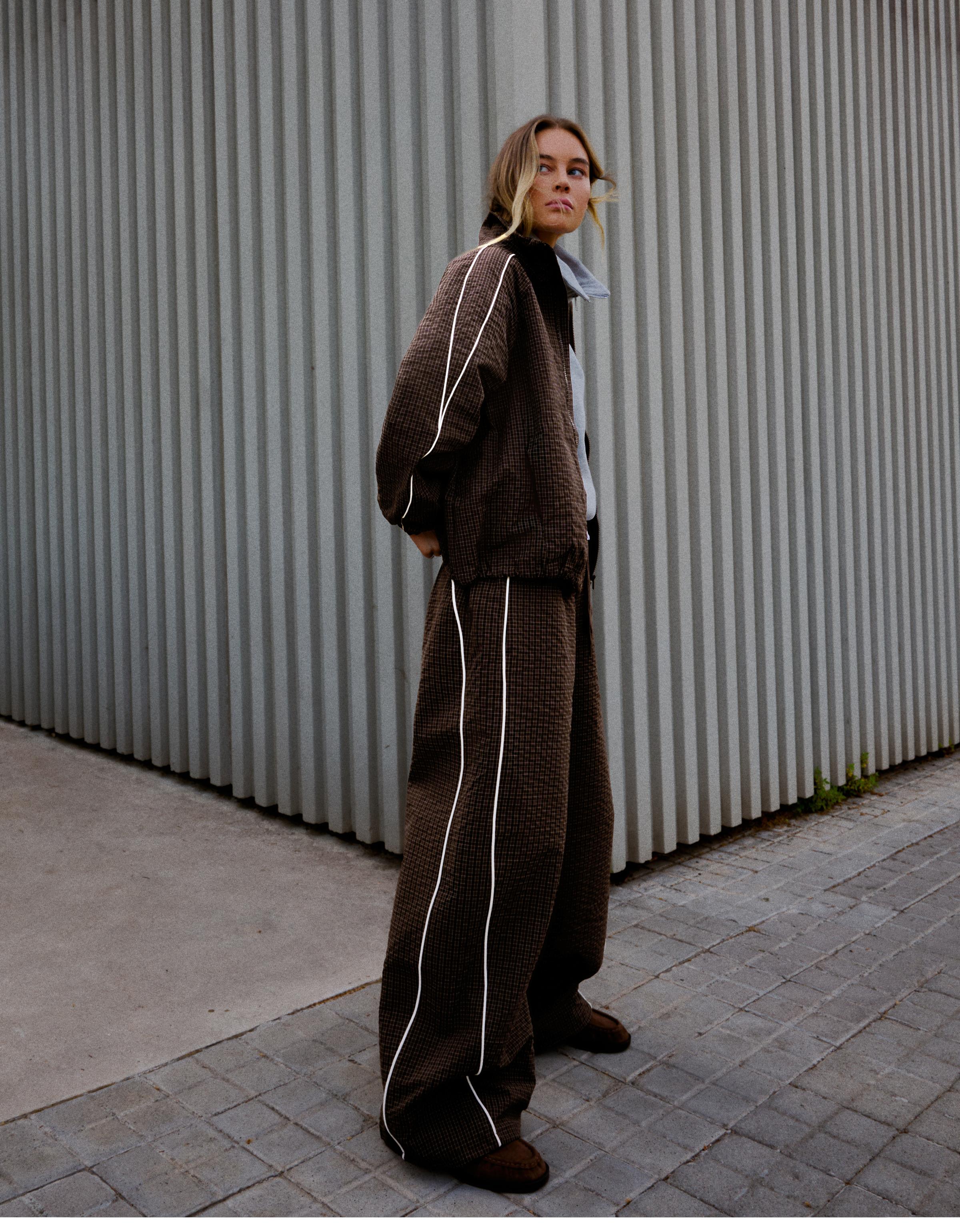 Technical parachute trousers — Brown