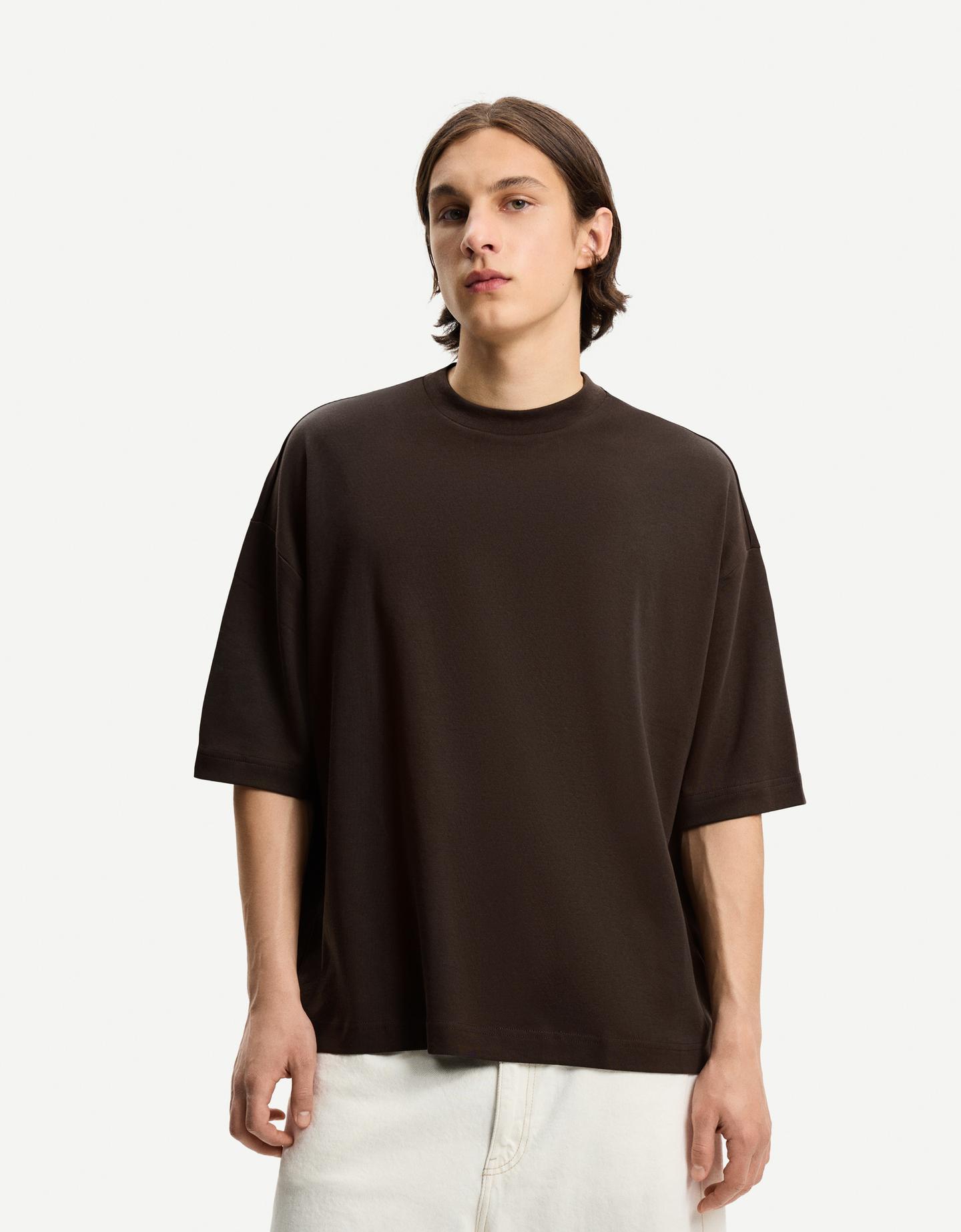 Bershka koszulka o pudełkowym kroju z krótkim rękawem brązowy