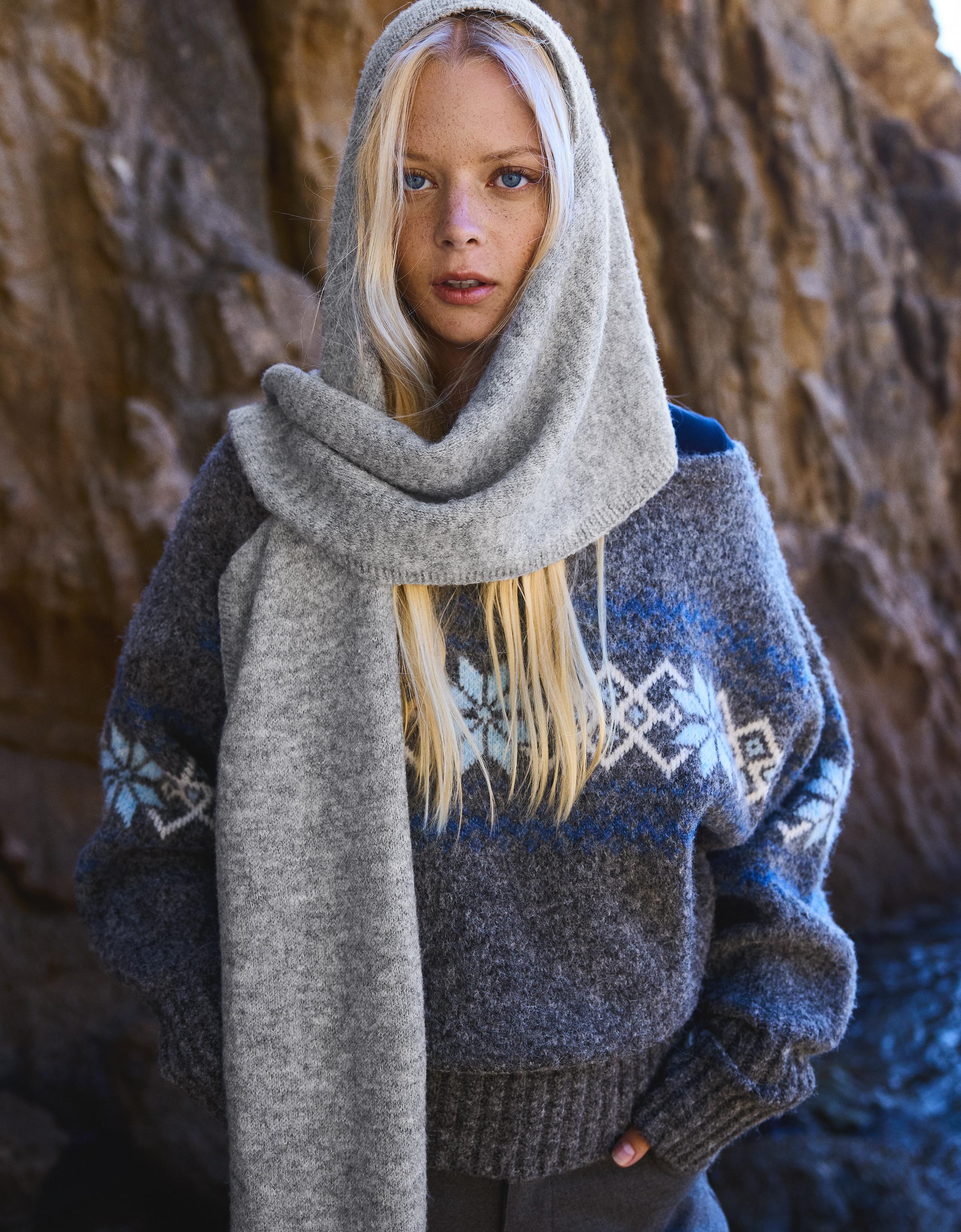 Bershka Gestrickter Kapuzenschal Damen Grau