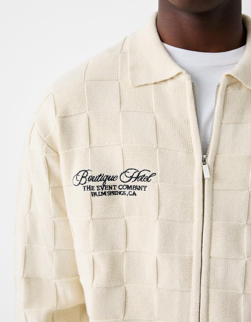 جاكيت فيست بملمس بارز وتطريز-كريمي-5