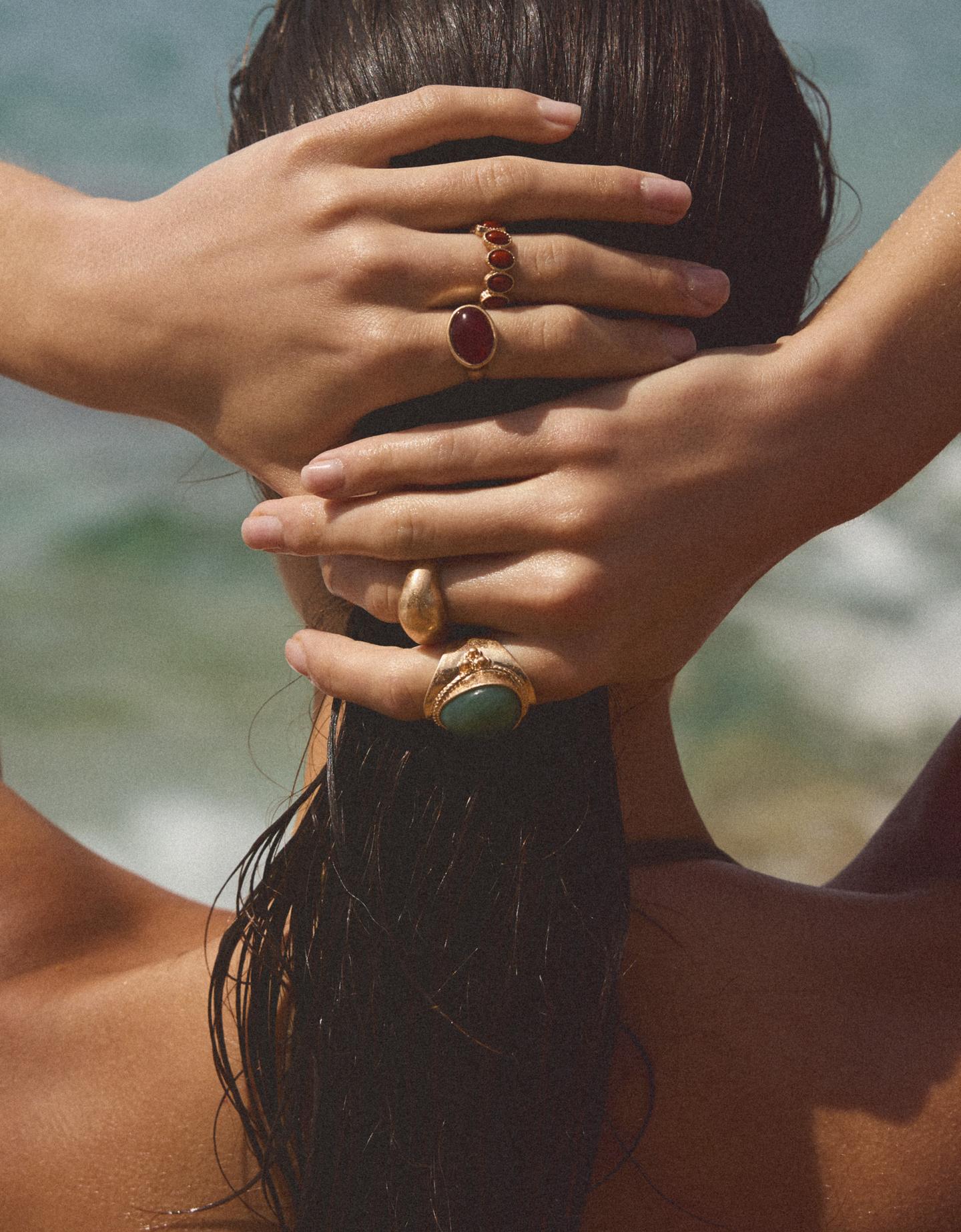 Bershka komplet 4 pierścionków z kamieniami złoty